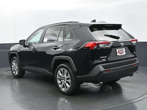 Used 2025 Toyota RAV4 XLE Premium image 4