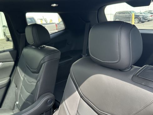Used 2022 Cadillac XT6 Premium Luxury w/ Platinum Package AWD/4WD image 32