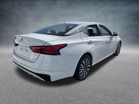 Used 2025 Nissan Altima 2.5 SV image 9