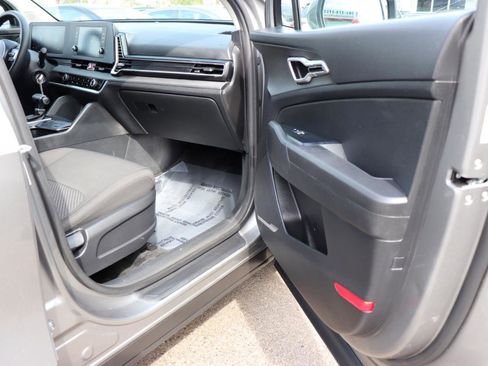 Used 2024 Kia Sportage LX image 15
