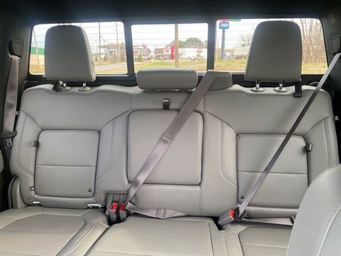 Used 2022 Chevrolet Silverado 2500 LTZ w/ LTZ Convenience Package image 27