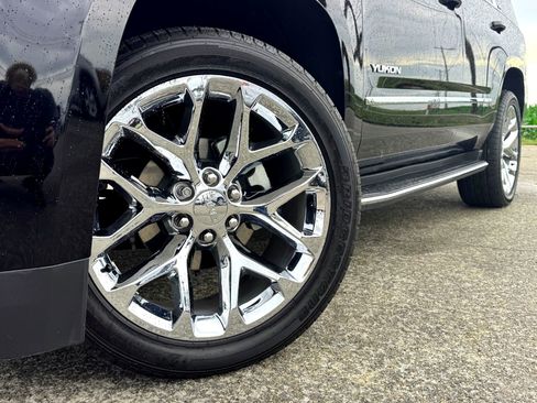 Used 2017 GMC Yukon SLT w/ Open Road Package RWD image 2