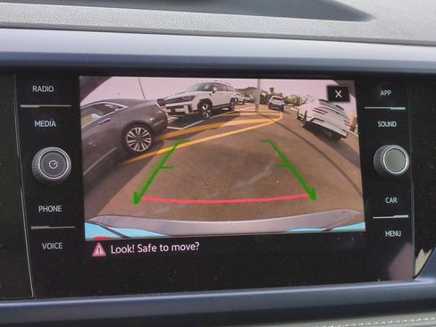 Used 2024 Volkswagen Taos SE image 17