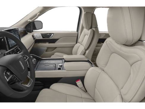 Used 2019 Lincoln Navigator Select image 12