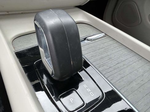 Certified 2024 Volvo XC60 B5 Plus w/ Climate Package image 29