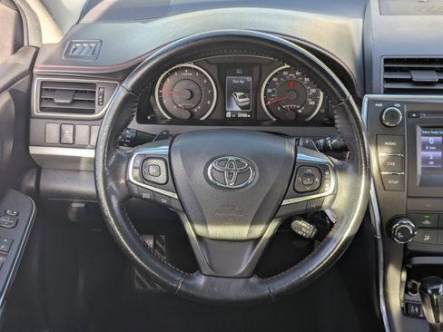 Used 2016 Toyota Camry SE image 16