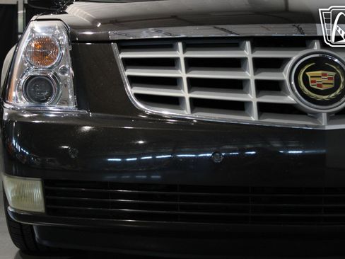 Used 2008 Cadillac DTS Performance w/ Platinum Edition image 19