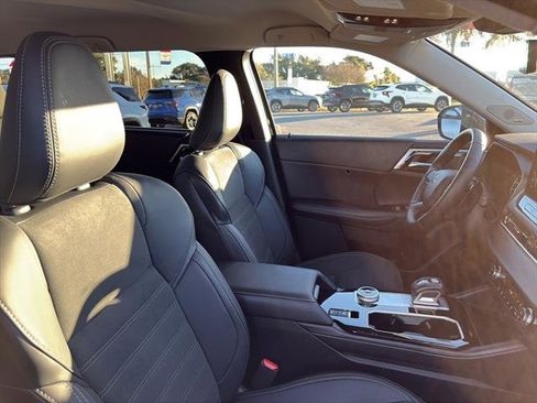Used 2025 Mitsubishi Outlander SE image 9