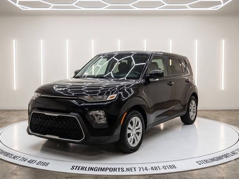 Used 2022 Kia Soul LX FWD image 1