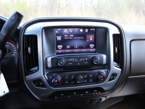 Used 2015 GMC Sierra 1500 SLT w/ SLT Preferred Package AWD/4WD image 25