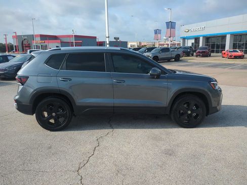 Used 2025 Volkswagen Taos SEL AWD/4WD image 9