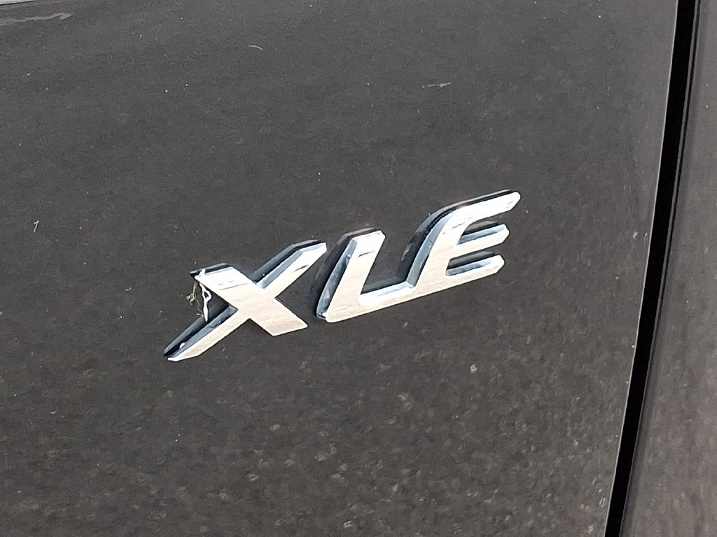 Certified 2025 Toyota Corolla Cross XLE FWD image 31