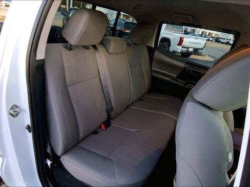 Used 2018 Toyota Tacoma SR image 18