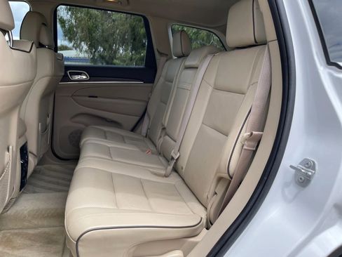 Used 2015 Jeep Grand Cherokee Overland w/ Advanced Technology Group AWD/4WD image 22