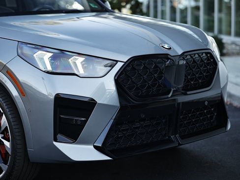 Certified 2025 BMW X2 xDrive28i w/ Technology Package image 2