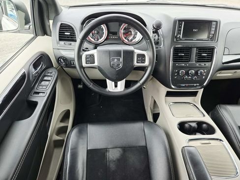 Used 2018 Dodge Grand Caravan SXT FWD image 7