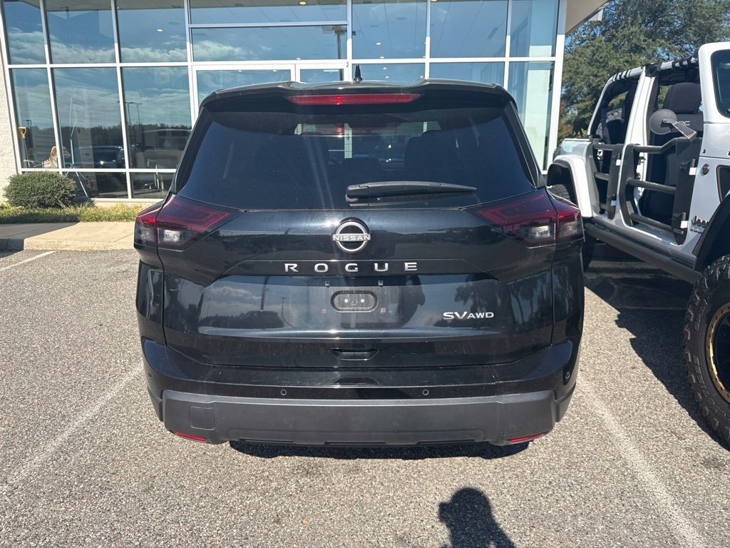 Used 2024 Nissan Rogue SV AWD/4WD image 4