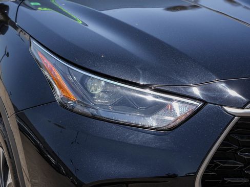 Used 2022 Toyota Highlander XLE FWD image 4