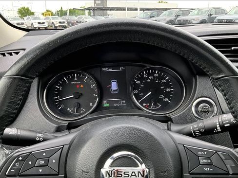 Used 2017 Nissan Rogue SV AWD/4WD image 19