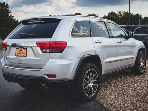 Used 2011 Jeep Grand Cherokee Limited w/ Luxury Group II AWD/4WD image 10
