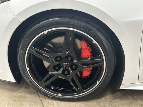 Used 2021 Chevrolet Corvette Stingray Premium Cpe w/ Z51 Performance Package image 9