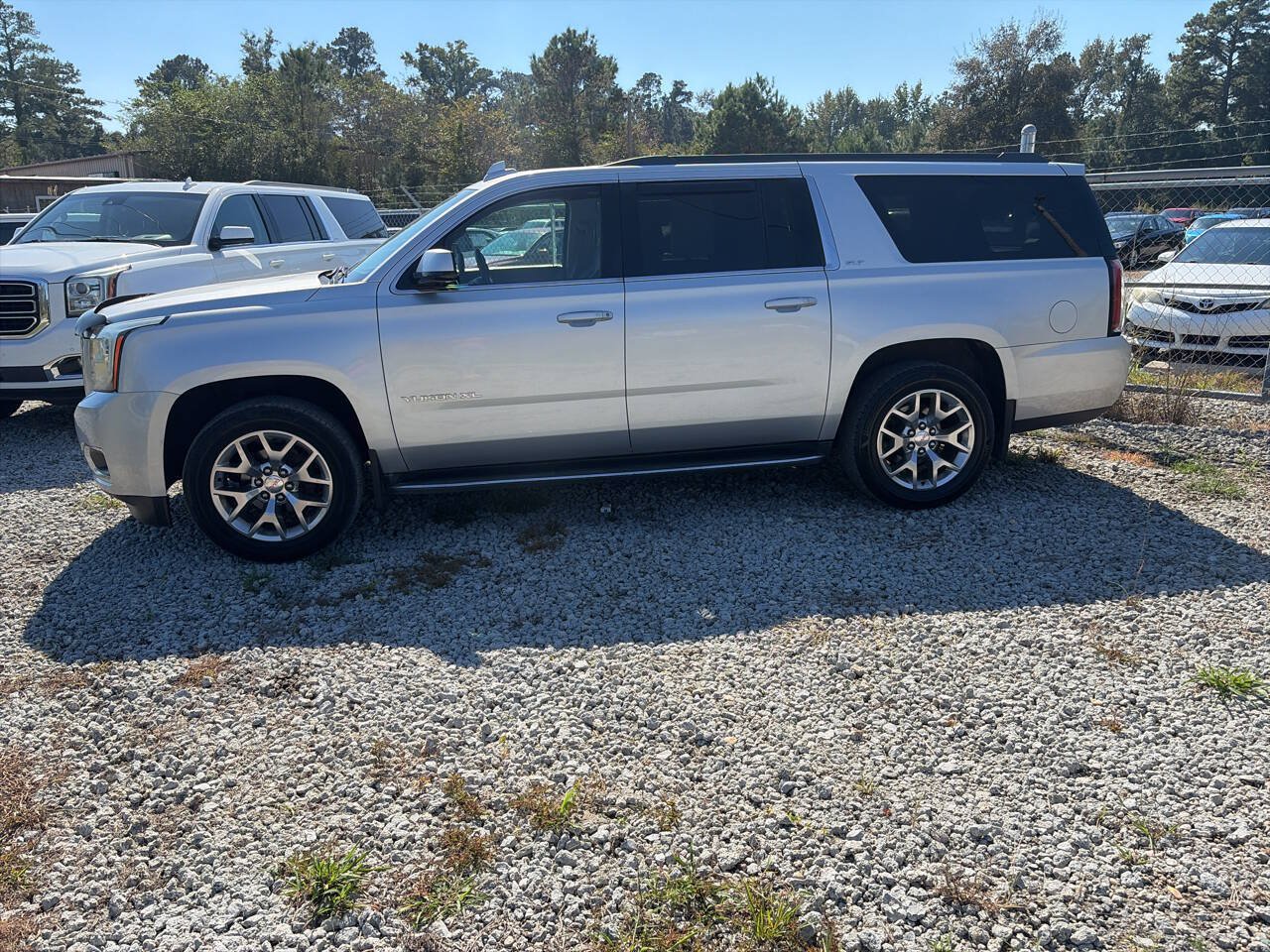 Used 2015 GMC Yukon XL SLT w/ Open Road Package AWD/4WD image 1