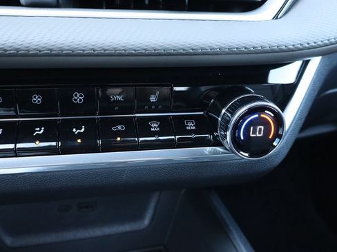 New 2027 Chevrolet Equinox LT w/ Convenience Package II FWD image 15