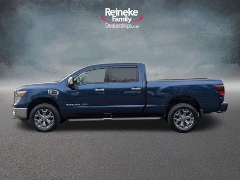 Used 2018 Nissan Titan SL w/ Chrome Package AWD/4WD image 9