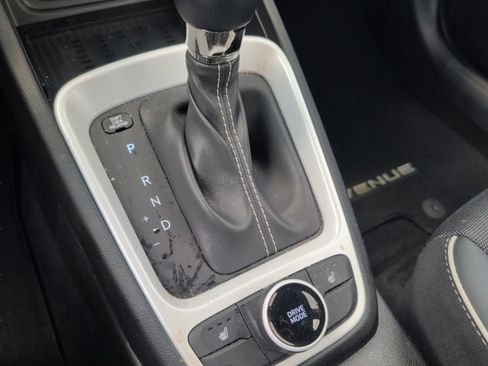 Used 2025 Hyundai Venue Limited FWD image 30