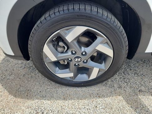 Used 2024 Hyundai Venue SEL FWD image 11