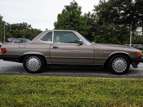 Used 1988 Mercedes-Benz 560 SL image 7