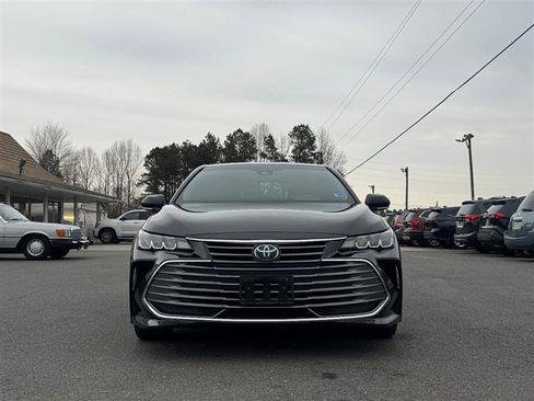 Used 2019 Toyota Avalon XLE w/ All Weather Liner Package image 4
