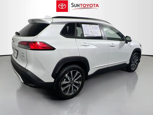 Used 2022 Toyota Corolla Cross XLE w/ Convenience Package AWD/4WD image 4