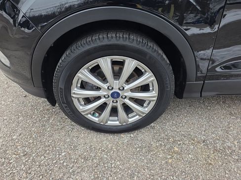 Used 2017 Ford Escape Titanium image 23