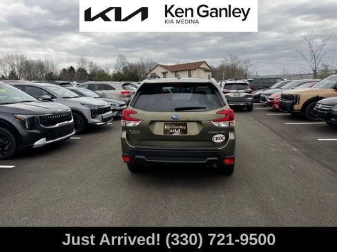 Used 2023 Subaru Forester Premium image 6