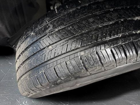 Used 2023 Ford Explorer XLT image 36