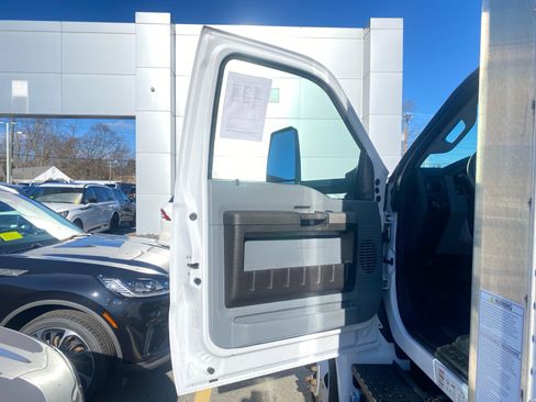 Used 2019 Ford F650 2WD Regular Cab Super Duty image 7