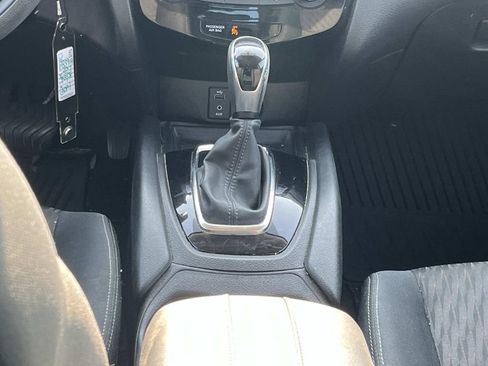 Used 2017 Nissan Rogue S FWD image 17