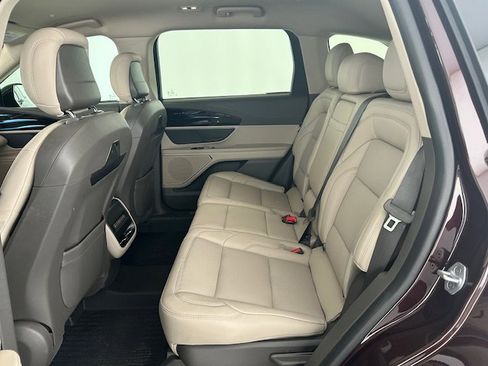 Used 2025 Lincoln Nautilus Premier AWD/4WD image 16