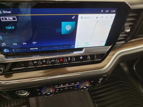 Used 2024 Chevrolet Silverado 1500 LT image 8