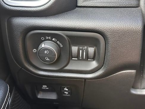 Used 2022 RAM 1500 Laramie AWD/4WD image 17