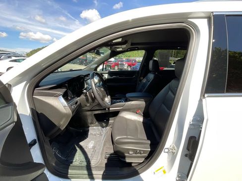 Used 2024 Cadillac XT6 Premium Luxury w/ LPO, Floor Liner Package AWD/4WD image 9