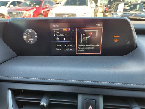 Used 2019 Lexus UX 200 image 16