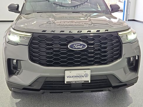 Used 2025 Ford Explorer ST-Line AWD/4WD image 10