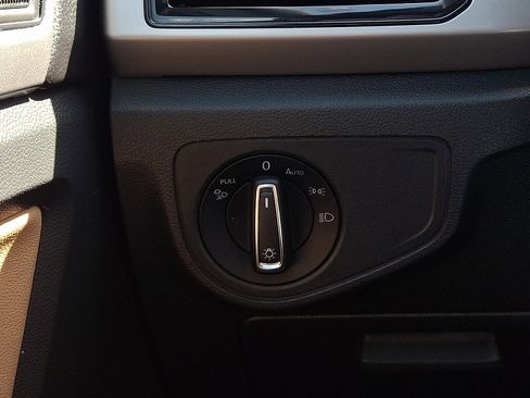 Used 2020 Volkswagen Atlas Cross Sport SEL Premium image 24