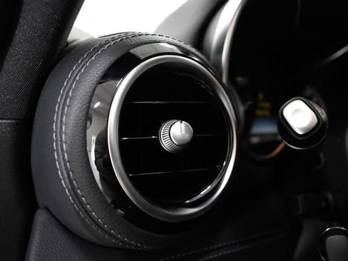 Used 2017 Mercedes-Benz AMG GT Coupe image 18