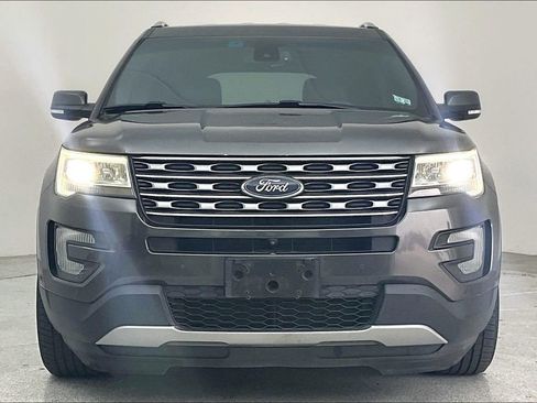 Used 2017 Ford Explorer Limited w/ Equipment Group 301A image 5