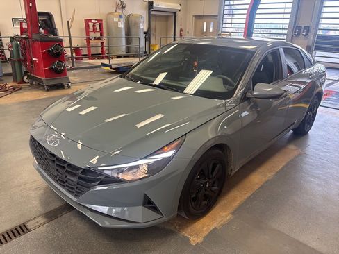 Used 2023 Hyundai Elantra SEL FWD image 5