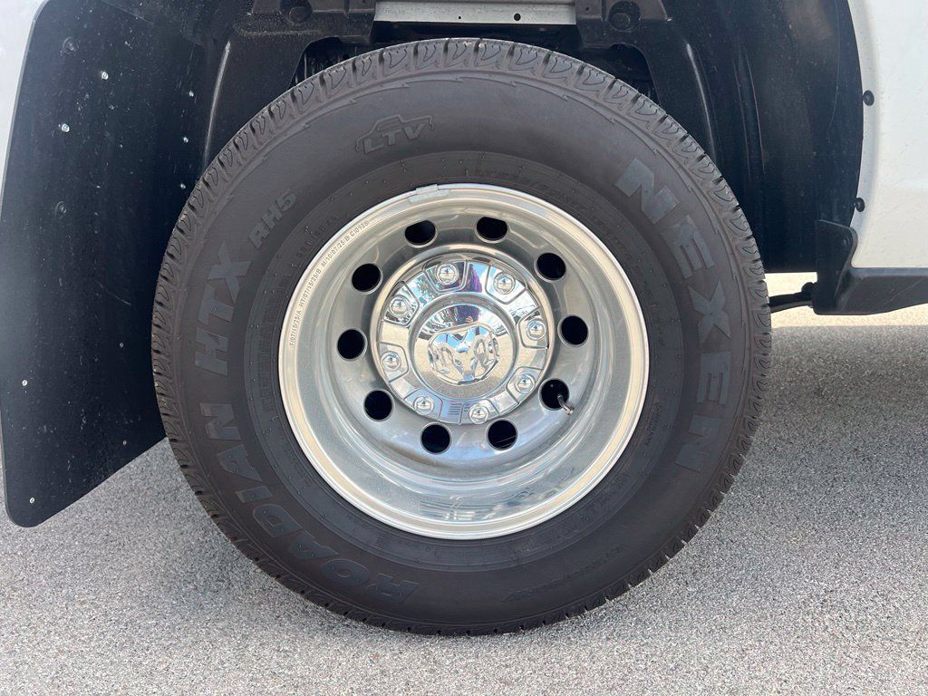 Used 2026 RAM 3500 Laramie AWD/4WD image 12