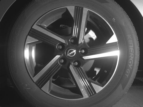 Used 2025 Nissan Sentra SV FWD image 14